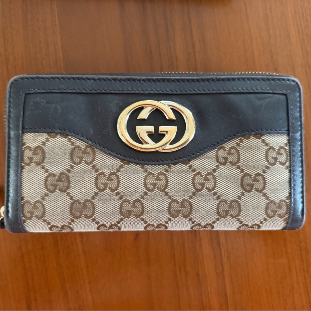 Gucci Tan and Black Logo Wallet